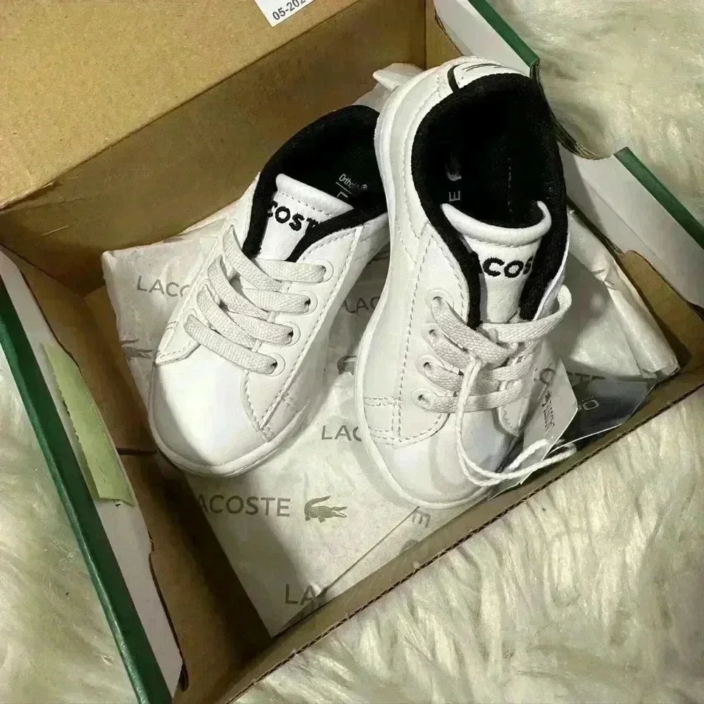 Lacoste‎ CARNABY EVO Size 5 White /Black Kids SNEAKERS